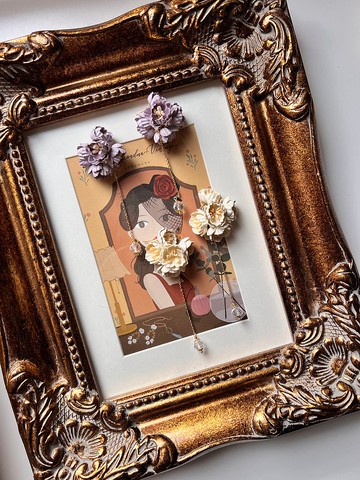 獨家貨品  超纖皮小花朵 耳環 白或紫 2選1