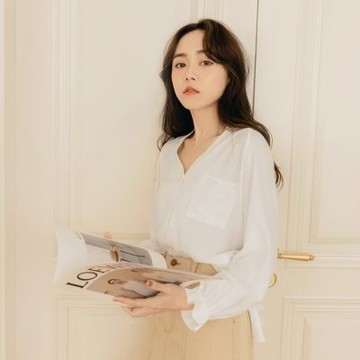 OB嚴選中大尺碼-涼爽天絲V領綁帶後開衩七分袖上衣《AB16807》