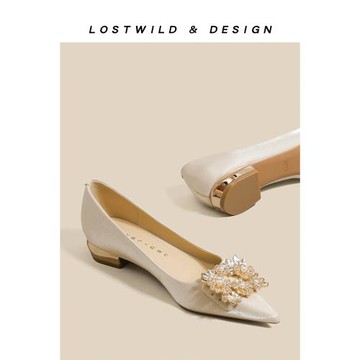 LOSTWILD 經典方扣~平底鞋女2025新款綢緞香檳色低跟尖頭淺口單鞋