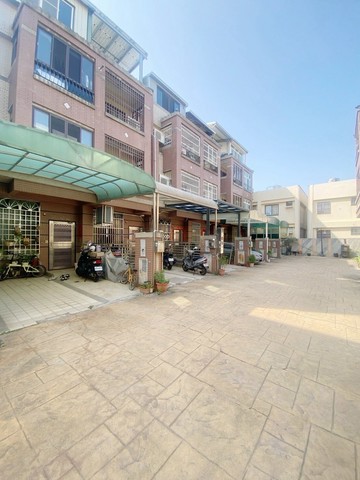 「采靚」沙鹿新光田特區｜朝南四房｜前院停車別墅｜台中市沙鹿區保成路