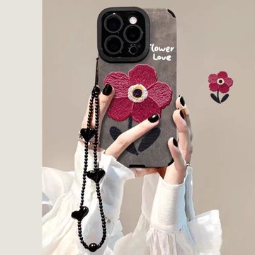 適用蘋果16promax手機殼翻毛皮iPhone15刺繡花朵手鏈14promax新款蘋果13/12軟殼11硅膠高級女款全包防摔新年