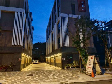客運園區松合苑5全新透天預留充電樁一樓停車｜桃園市大園區學十街