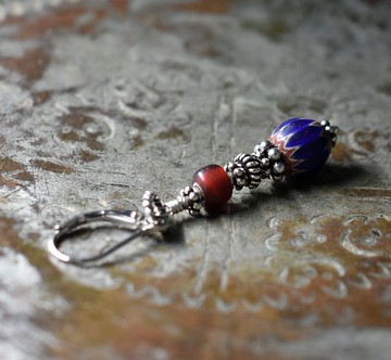 圓潤可愛的復古Chevron古董珠與金赤色White Heart古董珠、銀珠單耳耳環