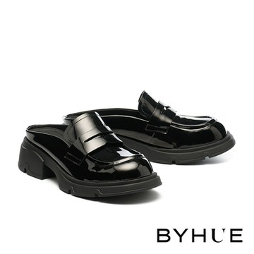 穆勒鞋 BYHUE 個性便仕寬帶光感全真皮軟芯微Q底厚底穆勒拖鞋－黑