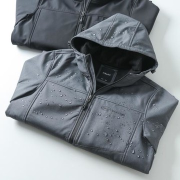 輕量戶外級！秋冬加厚加絨軟殼沖鋒衣男連帽休閑防風防水運動外套