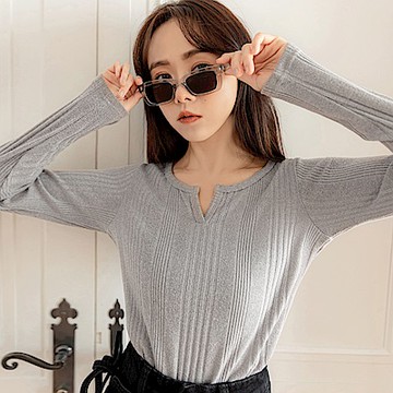 OB嚴選-純色多色小V領緹花針織合身上衣