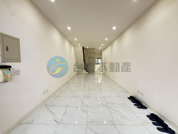 陽明商圈雙學區翻新可停雙車時尚美透天｜高雄市三民區義華路