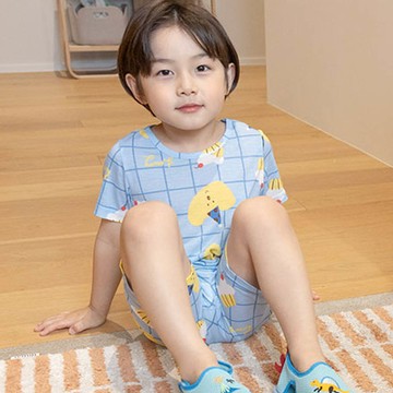 韓國 OZKIZ - 輕透涼感嫘縈短袖家居服-格紋慶生蛋糕-藍