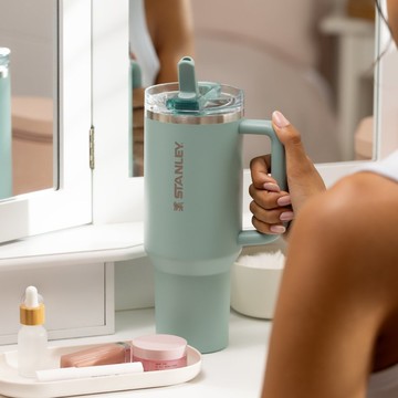 STANLEY 防漏吸管隨手杯 1.18L / 湖畔綠