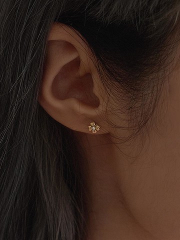 14K Mini Pearl Flower Earrings