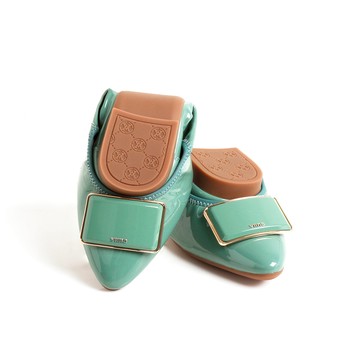 珍妮絲 1 · 全真皮漆亮面尖頭摺疊平底娃娃鞋-淺綠(版型偏小1碼)