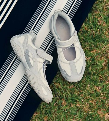 【下殺↘ 8折】韓韶禧著用款 FILA 運動鞋 ECHAPPE VC V2 灰 白 芭蕾風 瑪莉珍 4C634Z050