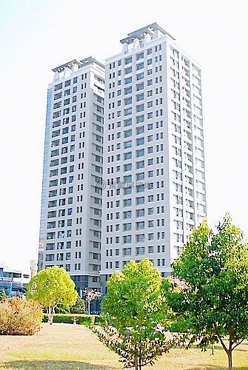 收租聖品~興大大英國高樓層面泳池雙套房雙陽台｜台中市南區五權南路