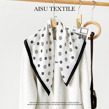 【臺灣出貨】2025新品 絲巾 玫瑰花印花方巾 小方巾 時尚設計感 小圍巾 氣質領巾 包包絲巾 方巾 質量款