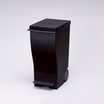日本岩谷 kcud 日製純色曲線長型腳踏垃圾桶(附輪)-20L - 黑