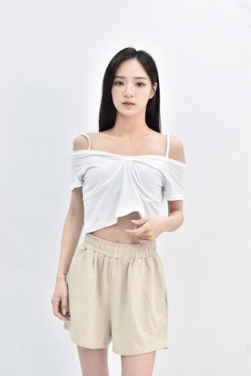 (S) yhngchenggong 細肩帶短袖白色上衣