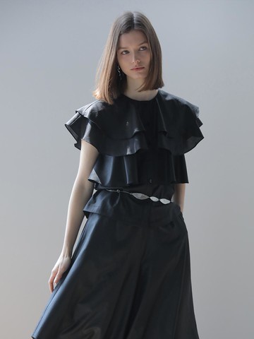 Loose-fit 3-Tier Ruffle Sleeveless Blouse [Black]