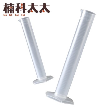 直立量杯 PP量筒 塑膠量筒 100ml 具嘴量杯 尖嘴量筒 抽取樣本液體 實驗室容器 PPT100