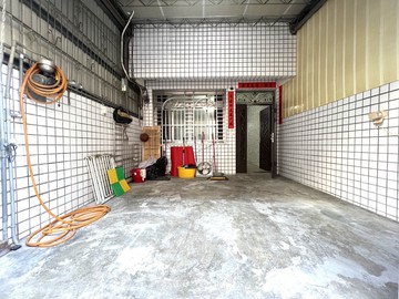 太平運動公園！活路無抗性透天！免整理 車庫四房！｜台中市太平區中和街