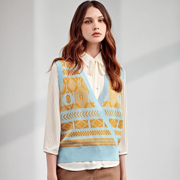 ILEY伊蕾 俏皮幾何造型交疊曲珠紗針織寬肩背心(淺藍色；M-XL)1224015706