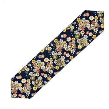 時尚的桌旗地毯，採用京都西陣織面料製成的日本圖案。