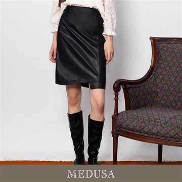 現貨【MEDUSA 曼度莎】造型切接微絨皮短裙（M-XL）｜流行皮裙 皮短裙 皮穿搭