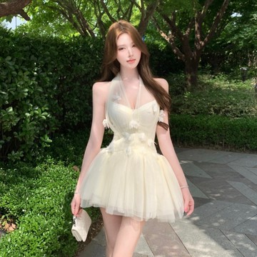 【桃喜Rich女裝】淺黃色洋裝 公主裙 生日短洋 度假風純欲甜美少女感網紗雪紡掛脖花朵蓬蓬裙 氣質短版連身裙