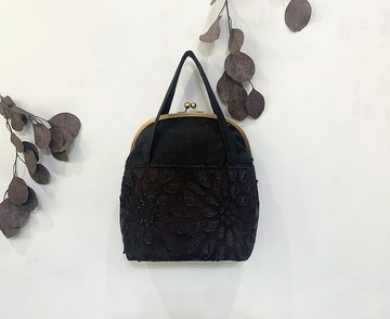 暗夜蕾絲 弧形手提口金包 手拿包 側背包 肩背包 媽咪包