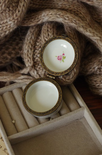 陶瓷玫瑰花盒 W313