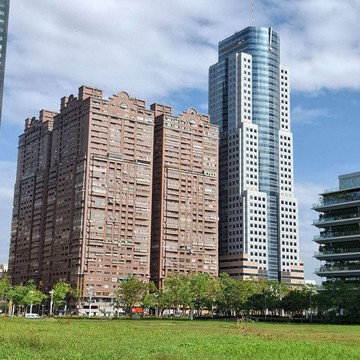 亞洲新灣區三多百貨商圈鄰總圖書館三房平車｜高雄市苓雅區新光路