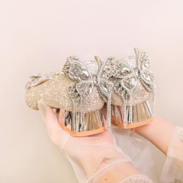 主婚紗秀禾粗跟婚鞋水晶新娘鞋孕婦不累腳2025新款絕美訂婚高跟鞋