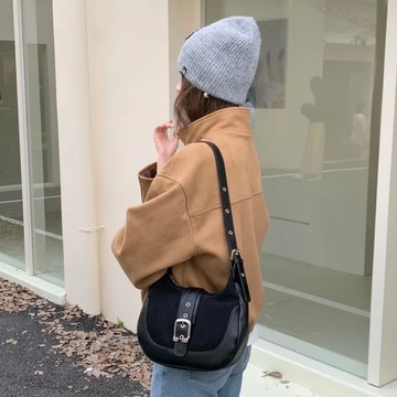 實用2WAY百搭經典扣環馬鞍包 經典黑