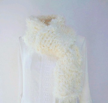 雪兔手編柔軟穿式圍巾 : 美麗諾羊毛與馬海毛