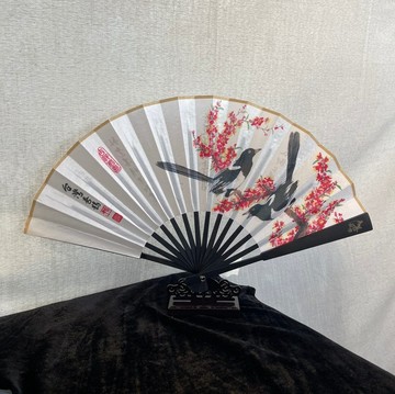 台灣喜鵲絹布摺扇典藏組 8吋 含底座與扇套