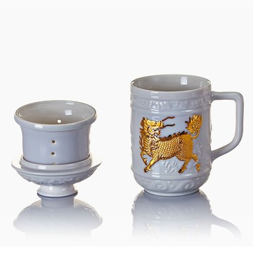 麒麟獻瑞三件杯 / 附茶漏 / 雪花白金