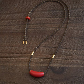 紅 月半彎 硃砂守護平安鏈 優雅弧線設計 輕奢古風配飾