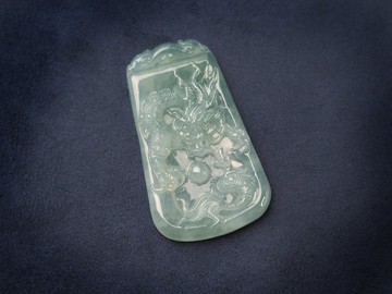 威龍游水 | 冰糯起膠淺綠翡翠龍牌 | 天然翡翠玉珮擺件/掛件
