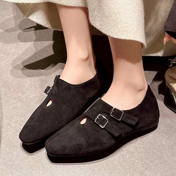 【白鳥麗子】【35-42全尺碼】優雅絨布金屬釦簍空方頭平底包鞋 店長推薦