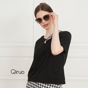 Qiruo-奇若名品-春夏專櫃精品黑色短袖V領-造型上衣-英文斜綁帶造型2014A