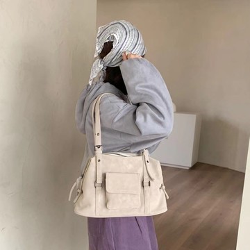 經典不敗小資款機能皮革波士頓包 燕麥米