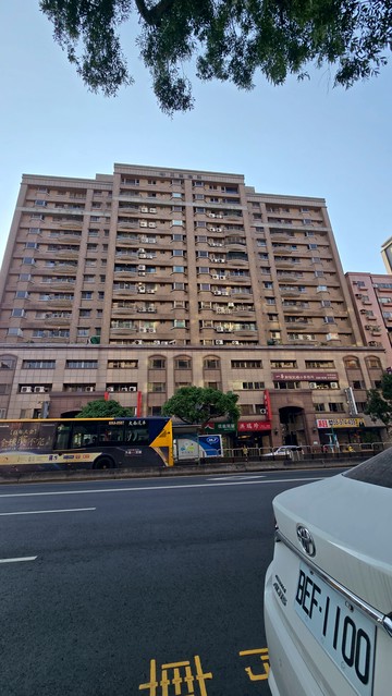 捷運大橋頭高樓層電梯三房｜台北市大同區重慶北路三段