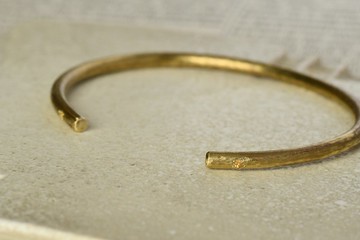 與古老的光芒共舞 黃色藍寶石・黃水晶