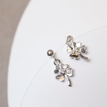 【SWS飾品】幸運四葉草小鑽耳環。純銀耳環
