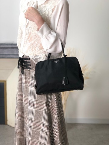 【 日本直送 名牌中古包 】PRADA 普拉達 托特包 黑色 三角標誌 尼龍 鎖頭 vintage 古董 b8nscy