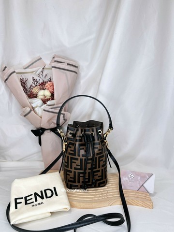 歐美代購????台灣現貨 Fendi 經典小水桶 棕色皮革水桶包手提斜背包