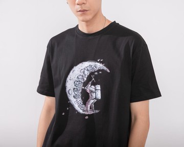 月亮的真相幽默設計短TEE(黑色)
