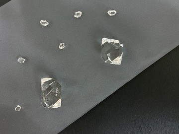 Edith & Jaz • 美國閃靈鑽原石 G21