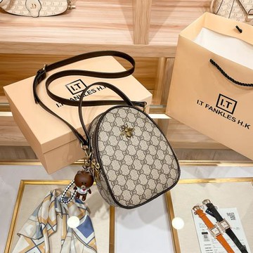 香港真皮女包2025新款春夏高級感單肩斜挎包時尚百搭超火手機小包