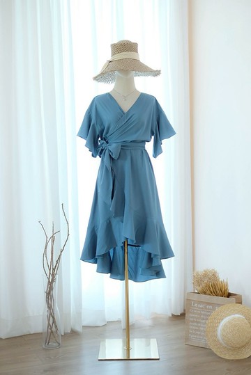 藍色連身裙，適合參加派對的連身裙，適合度假的連身裙，適合海邊的連身裙