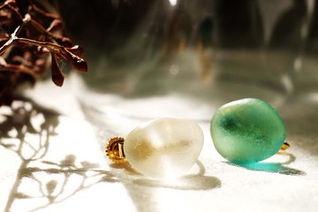 海寶-海玻璃耳環。金色螺旋耳夾。大海的禮物大海的禮物大海大海